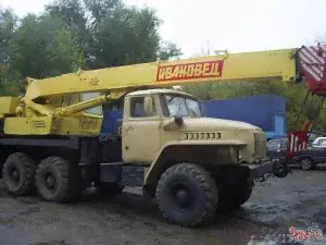 Автокран "Ивановец" КС 3574 вездеход-1