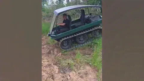 Вездеход амфибия Добрыня Макси по грязи