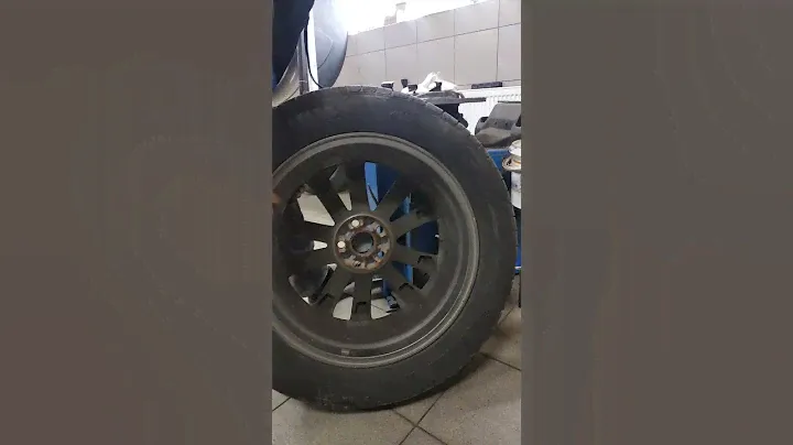 Как правильно отжать колесо от диска