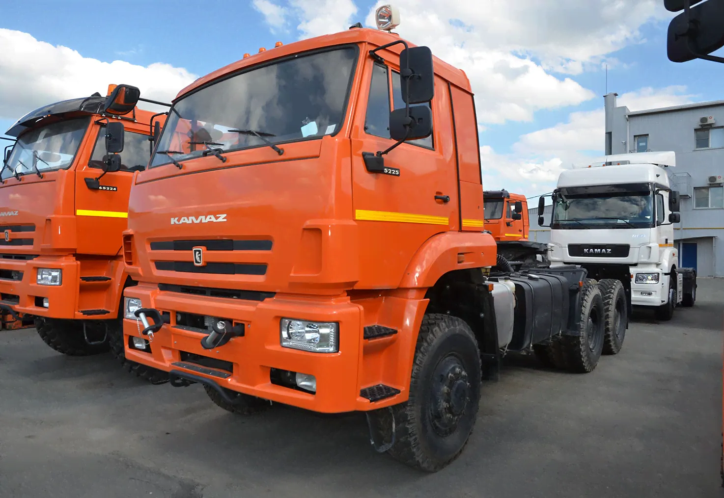 Седельный тягач КамАЗ 65225-6015-53 вездеход 6х6