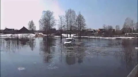 Вездеход БОБР плавает