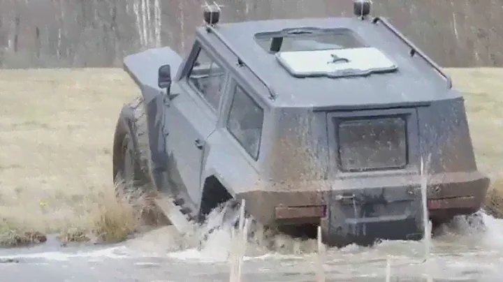 Снегоболотоход БМЕ 1015, прыжок в воду