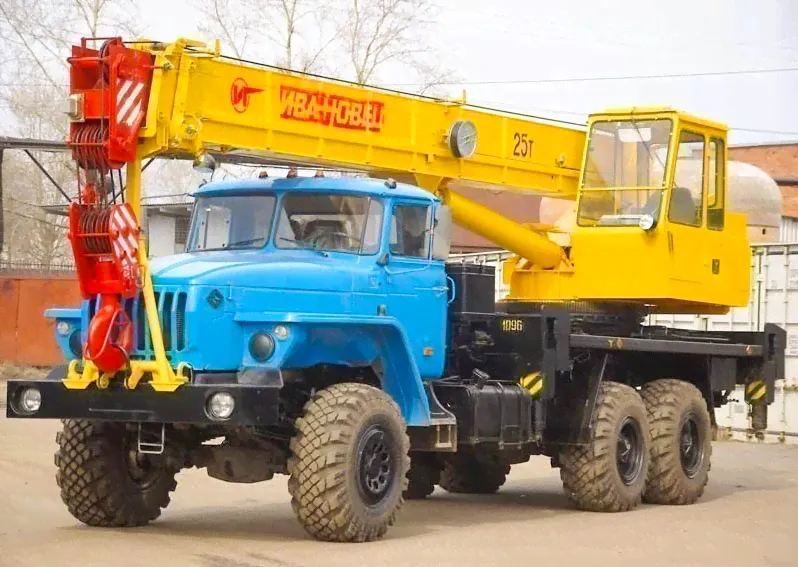 Автокран УРАЛ 25 тонн (ВЕЗДЕХОД)
