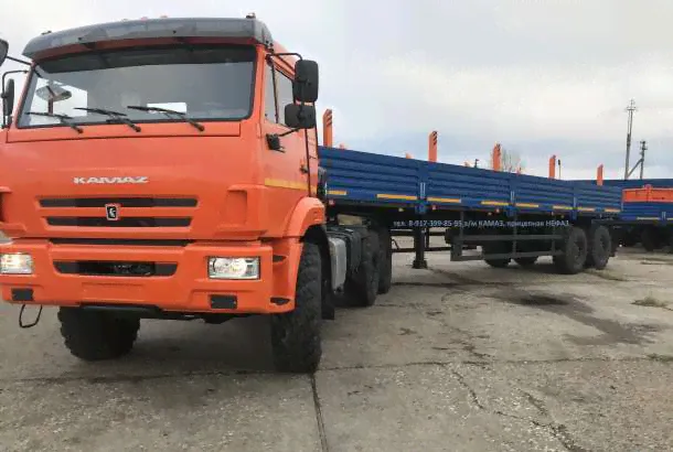 Тягач-вездеход КАМАЗ-43118, полуприцеп НЕФАЗ-9334-0