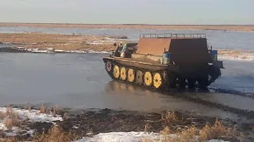 ГТТ и ГАЗ-71 по бездорожью , ДРИФТ НА ЛЬДУ!!!