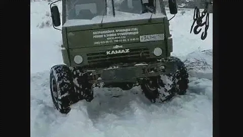 Вот это монстр!😨   КамАЗ-вездеход на гусеницах и со спаркой на переднем мосту!
