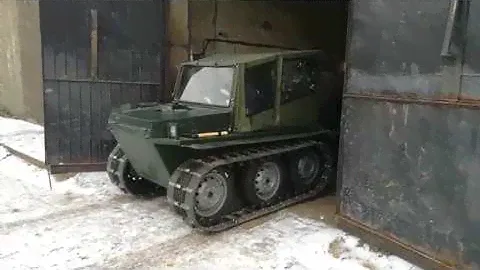 Вездеход с прицепом на шинах низкого давления.