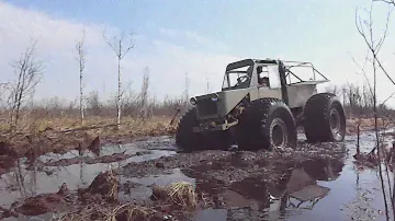 Вездеход Соломономобиль-9, торфяная яма 1