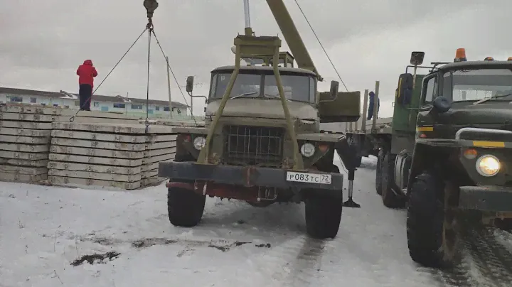 Старенький автокран КС 2572А-1 на базе Урала-375
